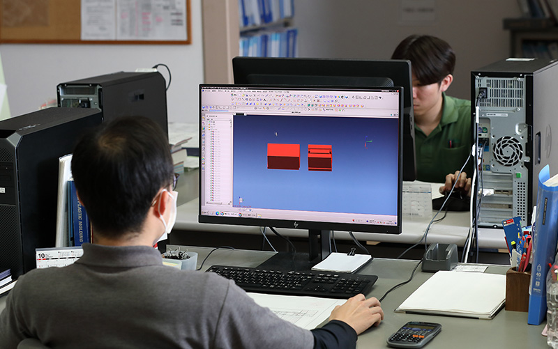 金型設計課