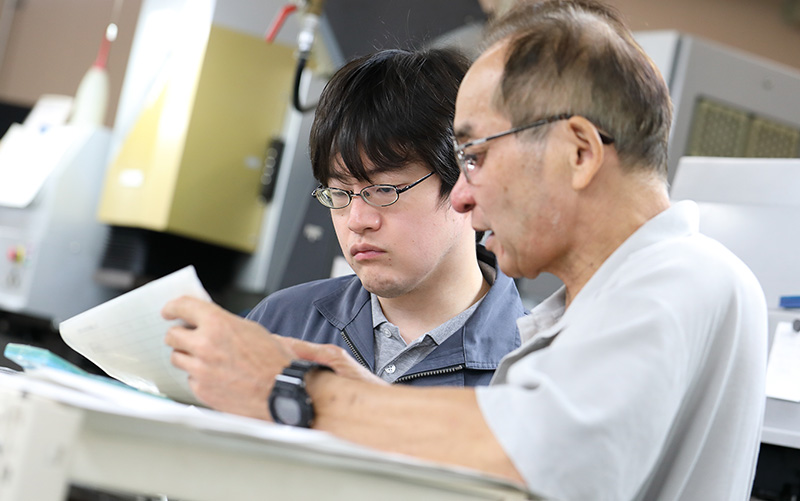 金型設計課